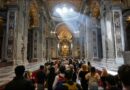 Largas filas para despedir al Papa Francisco