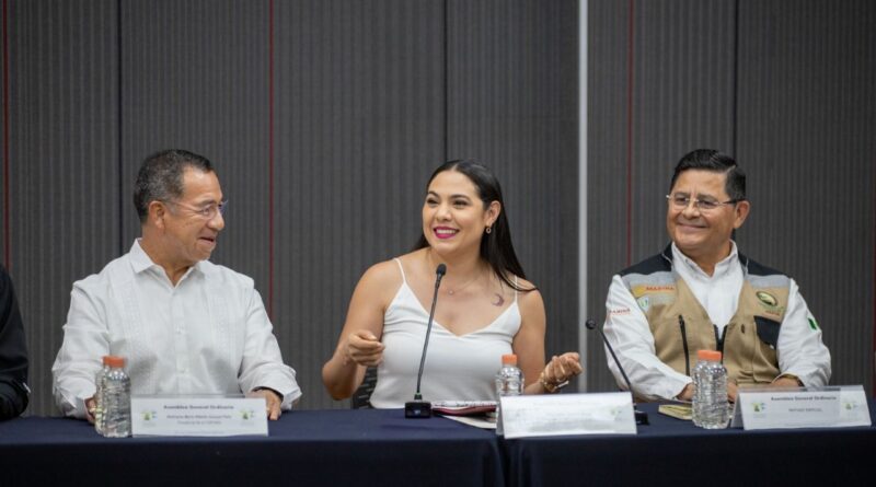 Indira Vizcaíno da la bienvenida a nuevo director de Asipona