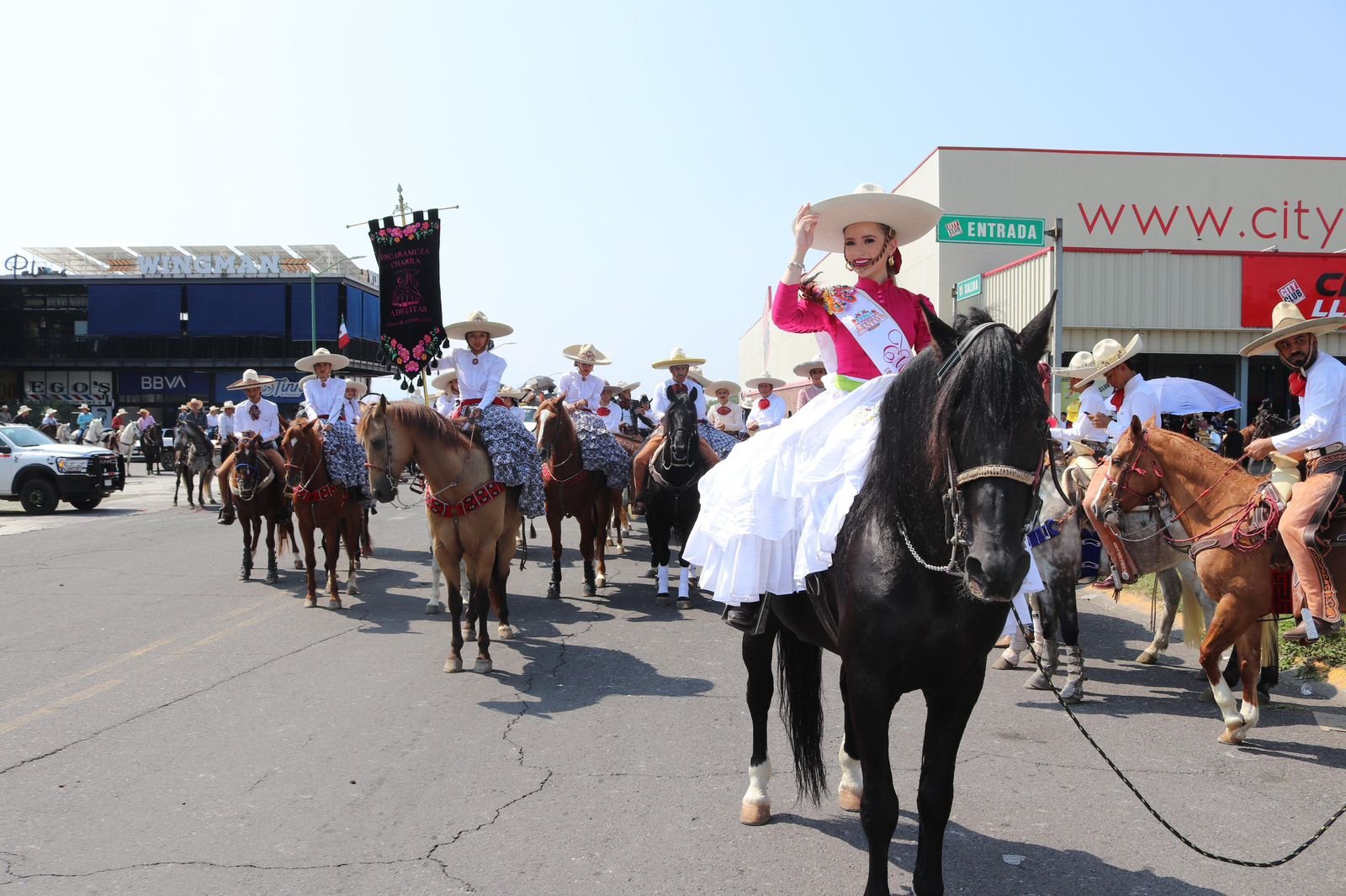 Multitudinaria participación en la cabalgata inaugural de la Feria de ...