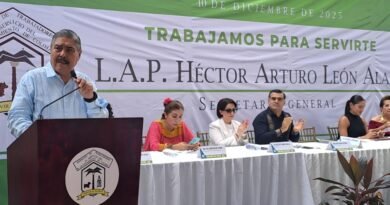 Rinde Arturo León Alam informe de labores