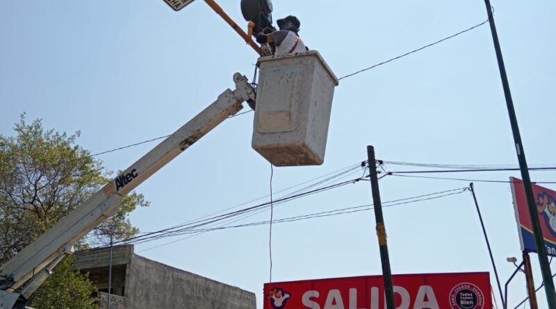 Modernizan semáforos en Av. Maclovio Herrera