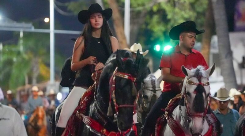 ‎Participaron 12 mil jinetes ‎en la Cabalgata Nocturna