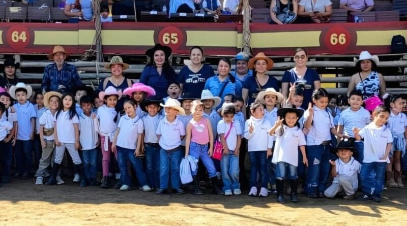 Kinder Lic. Isidro Morales, promueve las tradiciones de Villa de Álvarez