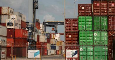 Panamá toma control de dos puertos