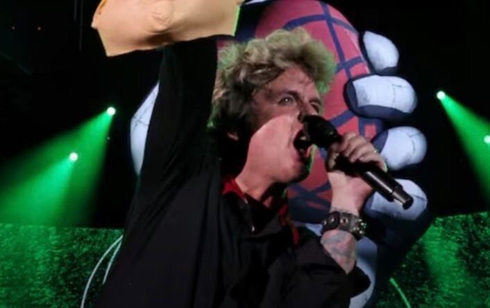 Billie Joe explota contra Trump en la previa del Super Bowl