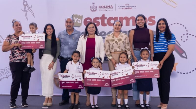 Gobernadora entrega Mi ColiBeca para Empezar en Cuauhtémoc