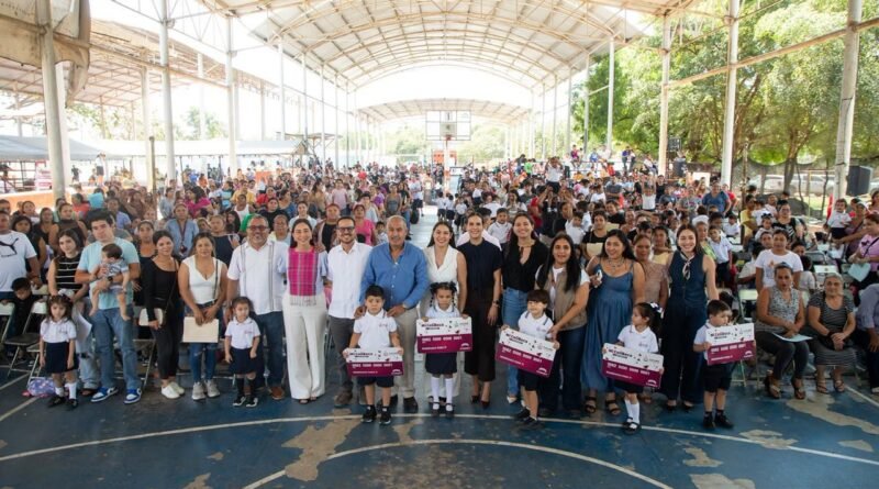 Más de 800 niñas y niños de preescolar reciben Mi ColiBeca para Empezar, en Manzanillo