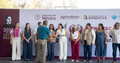 Entregan tarjetas de Bienpesca en Manzanillo