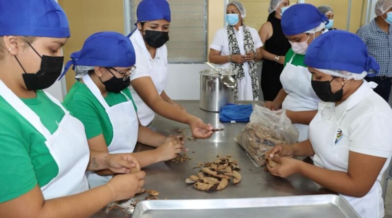 Entregan rehabilitación del taller agroindustrial del CBTA 148