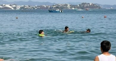 Rescatan a dos visitantes en distintas playas