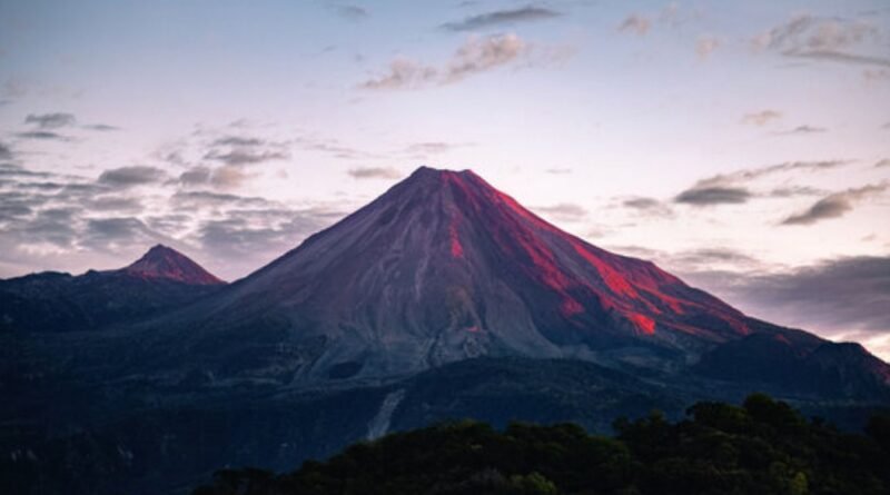Volcán de Fuego, actividad estable y riesgo bajo: UEPC Colima