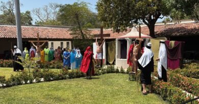 Realizan Viacrucis incluyente en la Casa del Adulto Mayor “La Armonía”