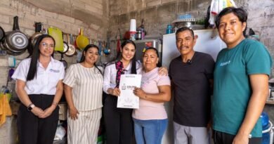 Entregan escrituras de casas Insuvi a 70 familias colimenses