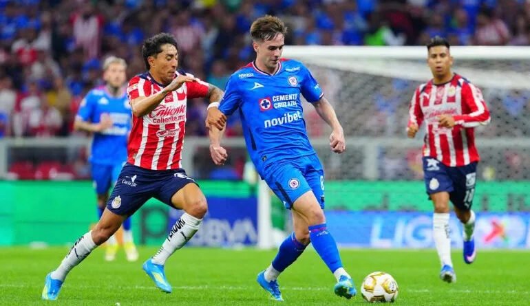 Chivas deja vivo a Cruz Azul