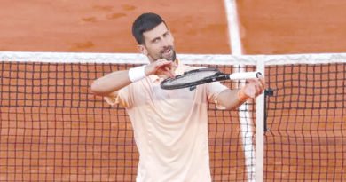 Djokovic logra victoria con récord incluido