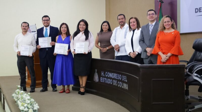 Premia Congreso del Estado trayectoria de académicas universitarias