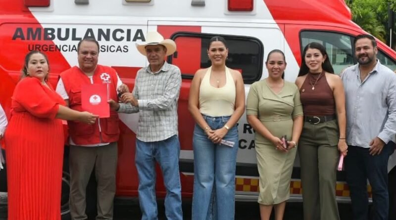 Entregan ambulancia a Cruz Roja Armería