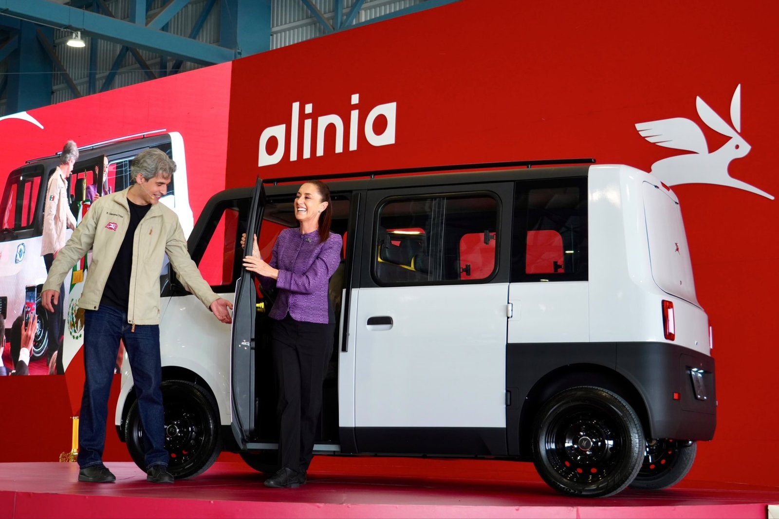 Sheinbaum presenta Olinia, el auto 100% eléctrico