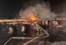 Volcadura e incendio de tráiler a la altura de Los Asmoles