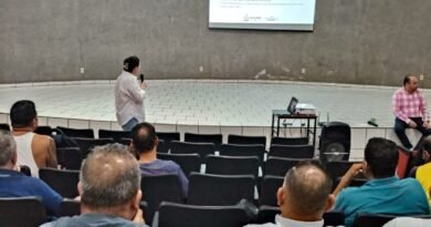 Movilidad y taxistas acuerdan mejorar servicio de transporte público