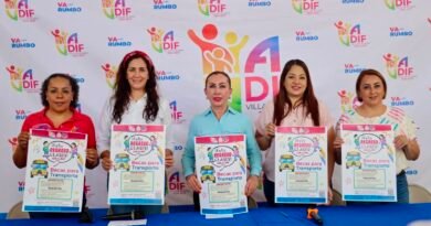 Presenta Tey Gutiérrez becas escolares para transporte