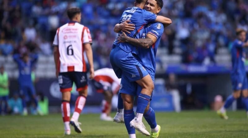 Cruz Azul estrena su título con remontada ante Atlético de San Luis