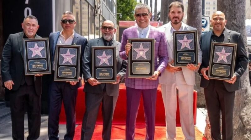 Intocable obtiene una estrella en el Paseo de la Fama de Hollywood