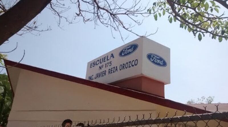 Padres de familia denuncian malas condiciones de limpieza en primaria Ford 163 de Villa de Álvarez
