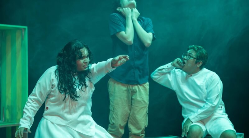 “Demonios blancos” convierte meses de trabajo en un reconocimiento para el teatro joven