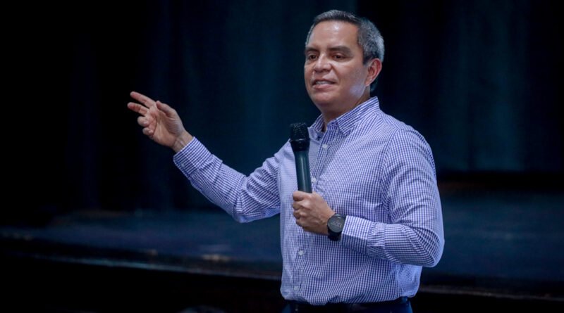 Liderar con el ejemplo: rector de la UdeC comparte diez claves para ejercer un buen liderazgo