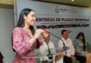 Entregan 25 plazas definitivas a personal de educación