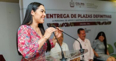 Entregan 25 plazas definitivas a personal de educación