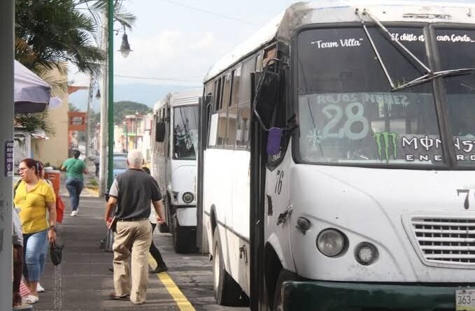 7 rutas de transporte público modificarán su recorrido por el desfile este miércoles