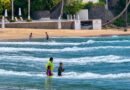 Guardavidas rescatan del mar a una mujer y dos menores, en La Audiencia