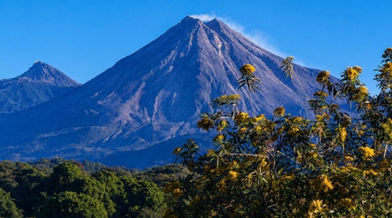 Volcán de Colima estable y con bajo riesgo