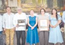 Entrega Tey al escultor Sebastián las Llaves de Villa de Álvarez