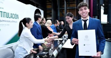 Bachillerato 4 entrega 164 actas de examen profesional