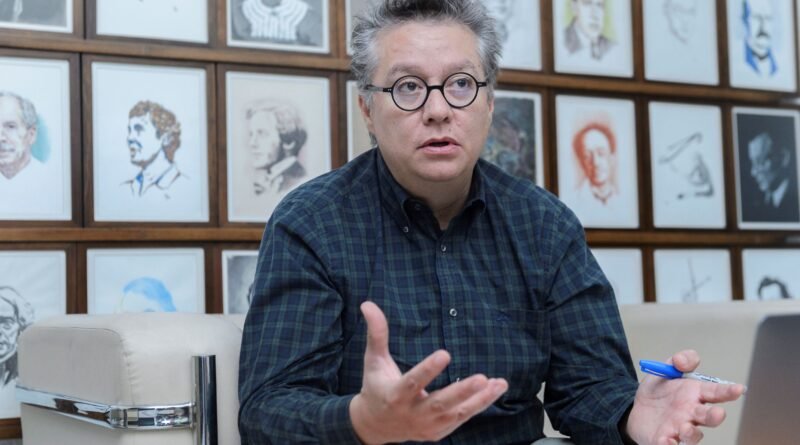 Destaca Sociedad Estadounidense de Física labor de Alfredo Aranda en la formación de jóvenes