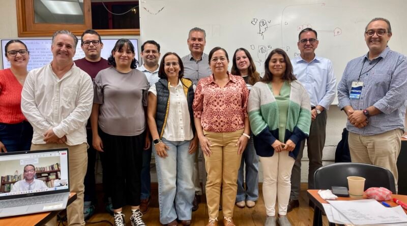 Docentes de Arquitectura y Diseño continúan su formación con estudios doctorales