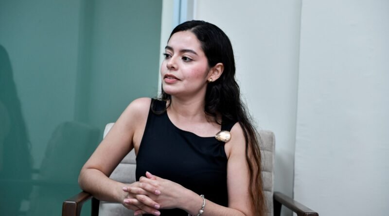 Egresada de la UdeC comparte en Alemania su experiencia con la inteligencia artificial aplicada a la logística