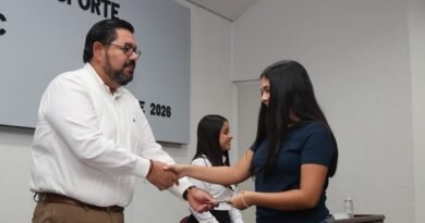 Entregan 200 becas de apoyo al transporte UdeC y la Federación de Estudiantes Colimenses