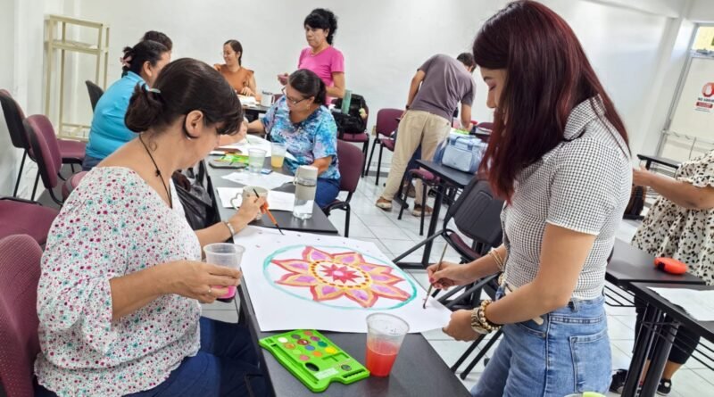 Explora personal de la CUAP recursos artísticos para reducir el estrés