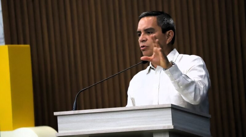Llama rector a fortalecer ingreso, permanencia y titulación