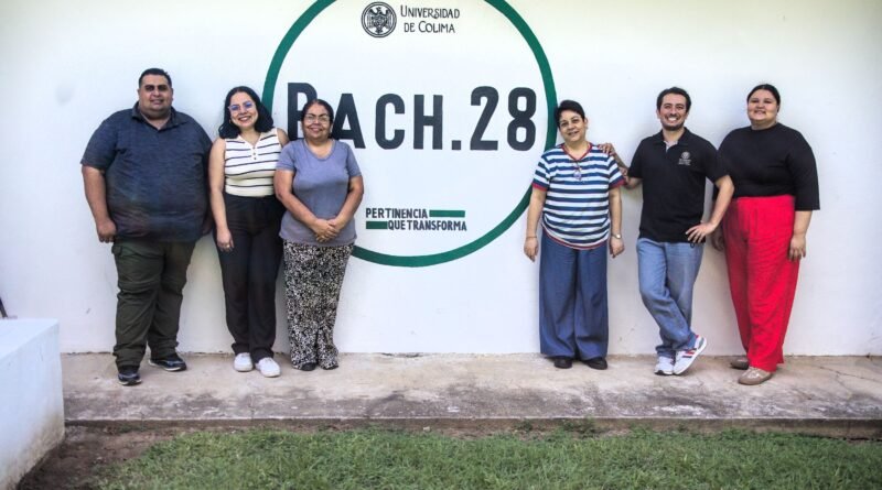 Celebran 38 años del Bachillerato 28 de Camotlán de Miraflores