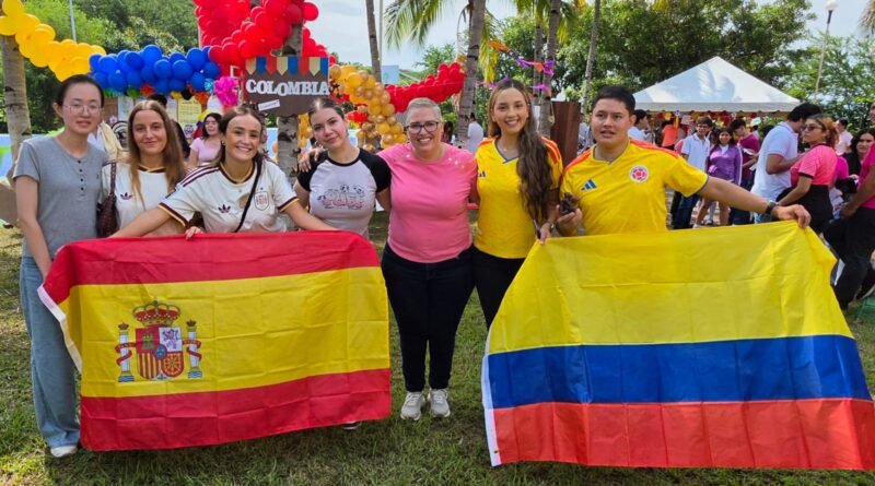 Estudiantes del Bachillerato 25 comparten tradiciones