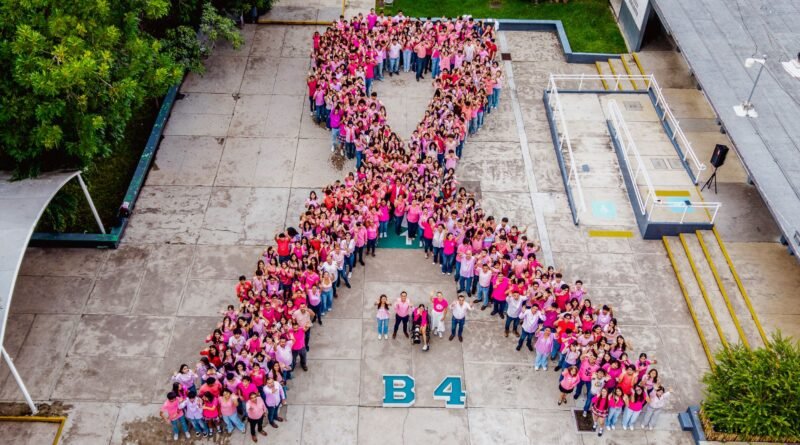 Estudiantes comparten información sobre nutrición y cuidado de la salud