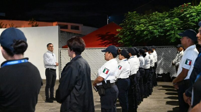 Riult Rivera escucha de cerca a quienes trabajan todos los días por Colima