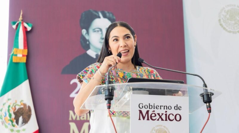 Estudiantes de la UdeC reciben Beca “Benito Juárez”