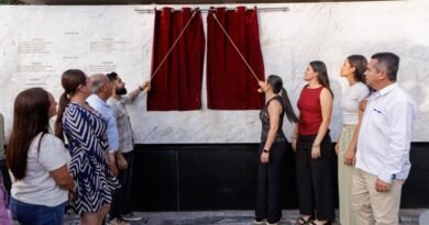 Indira Vizcaíno devela nombres en el Muro de Honor del Deporte Colimense