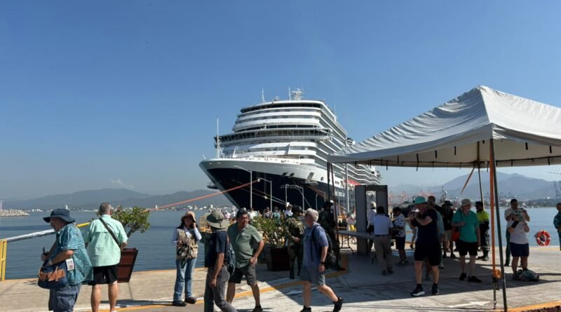 Arriba crucero Koningsdam a Manzanillo